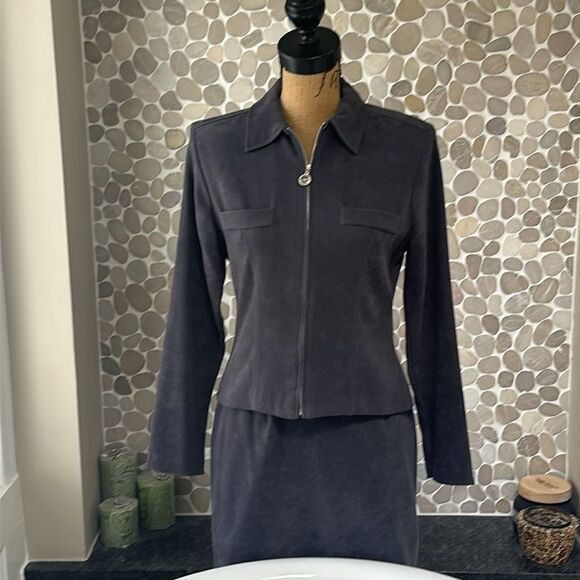 Gray suede like skirt suit - size 6 - Picture 1 of 8